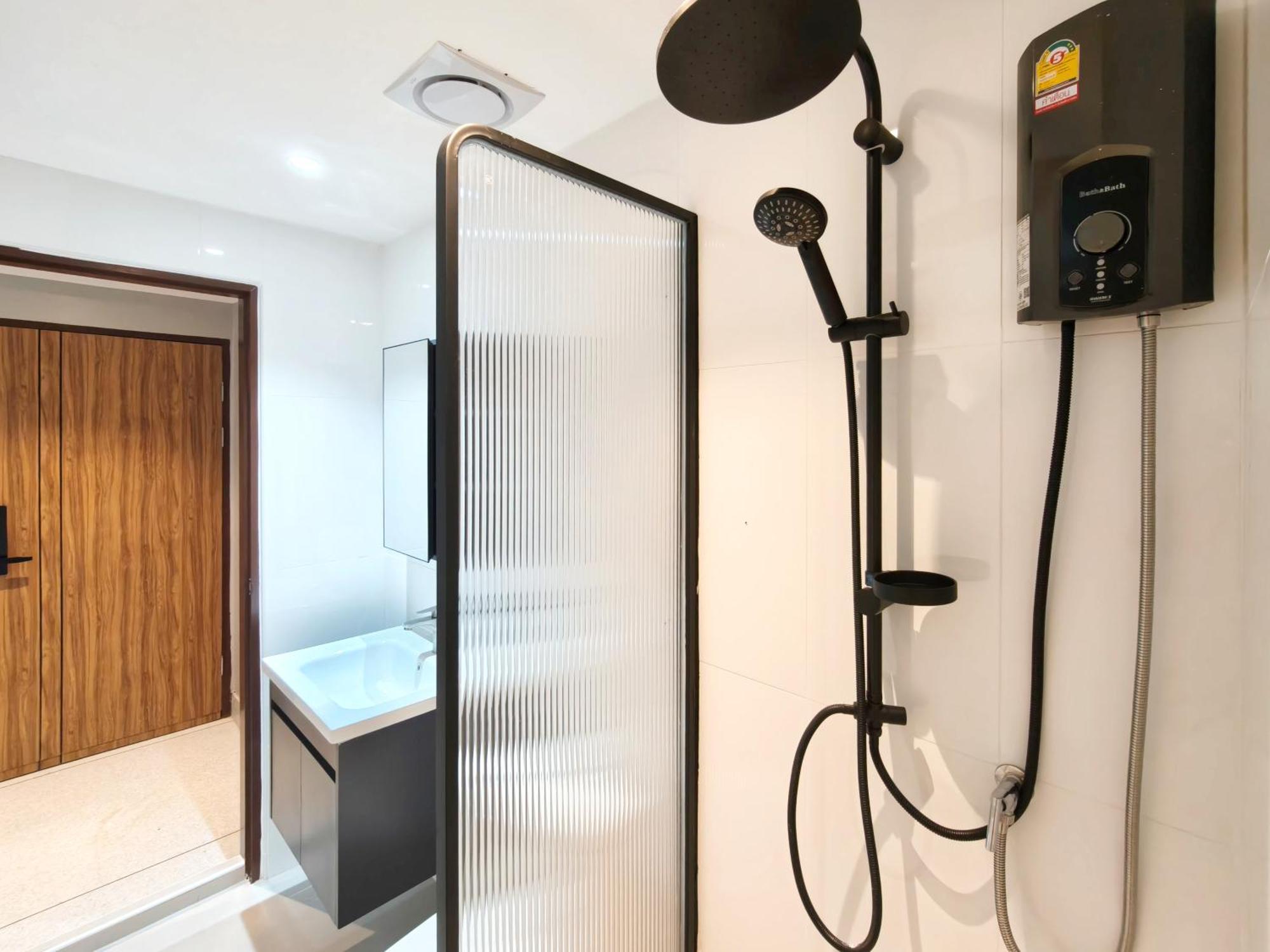 Ab House Aparthotel Банкок Екстериор снимка