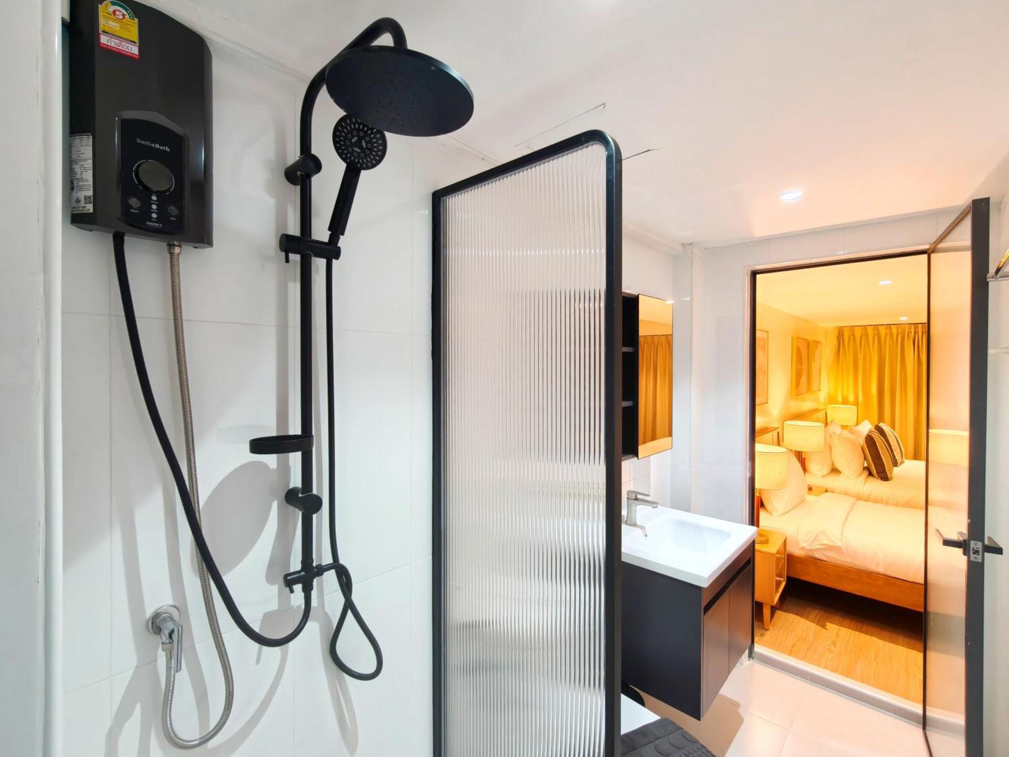 Ab House Aparthotel Банкок Екстериор снимка