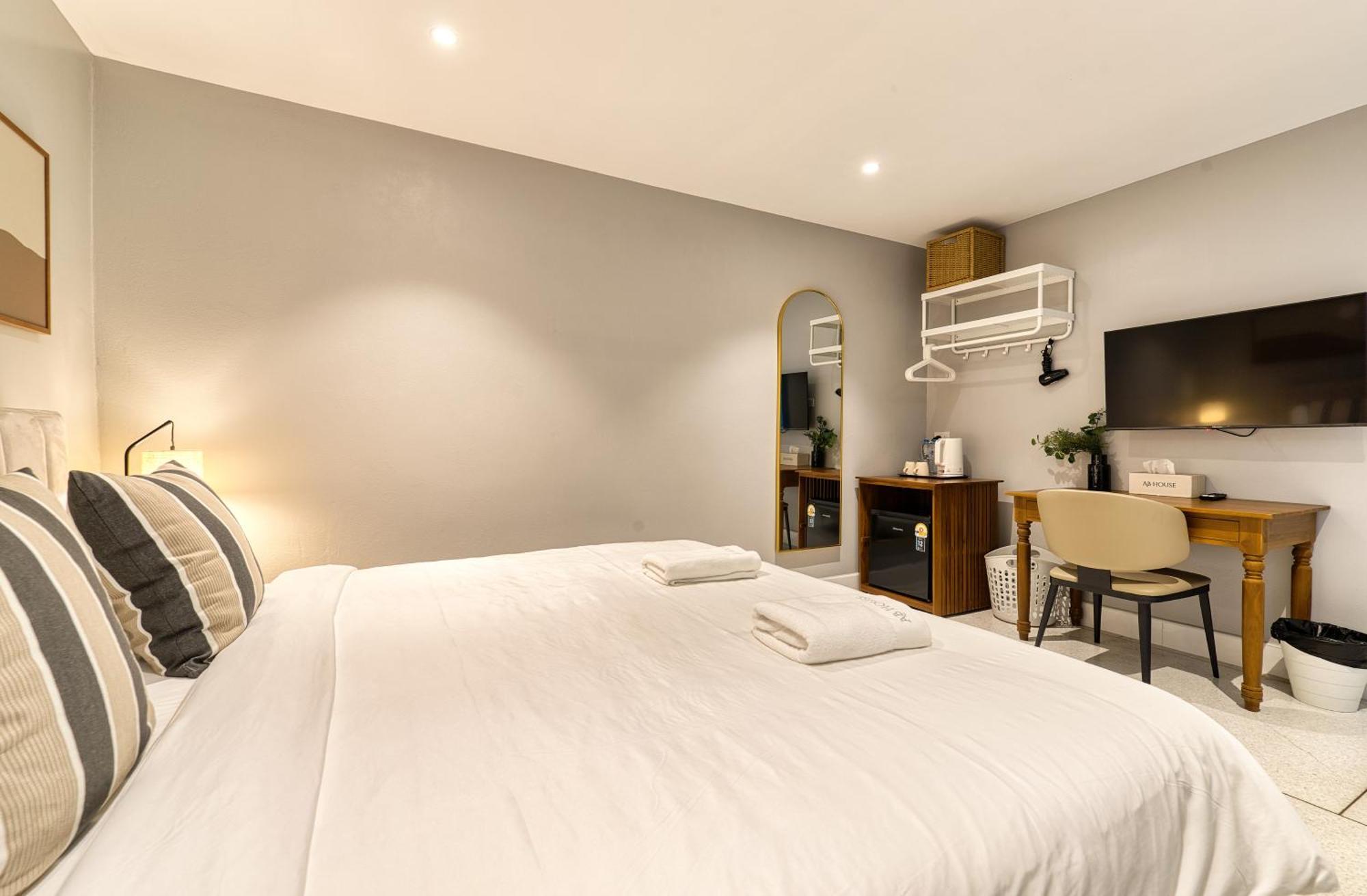 Ab House Aparthotel Банкок Екстериор снимка
